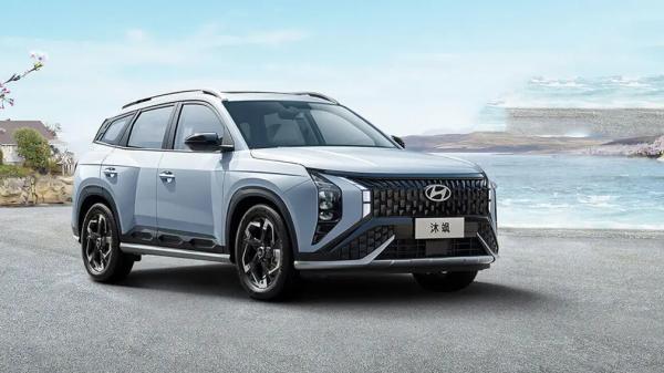 В России появился надежный и стильный кроссовер Hyundai