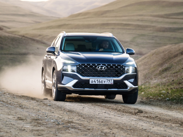 Geely Monjaro или Hyundai Santa Fe: что и как выгоднее купить и обслуживать
