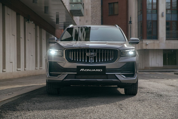 Geely Monjaro или Hyundai Santa Fe: что и как выгоднее купить и обслуживать