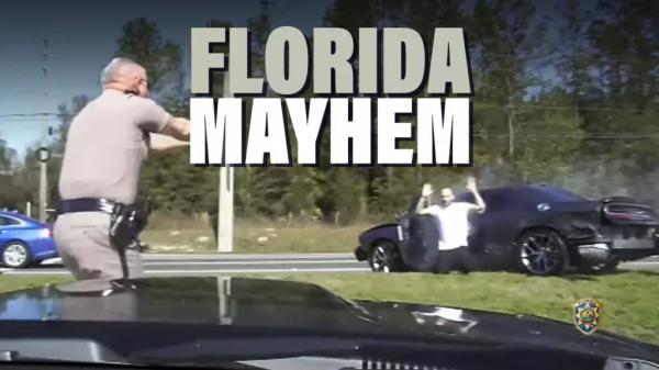 Посмотрите, как Dodge Challenger уходит от полиции на скорости 241 км/ч 