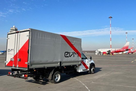 В Пулково на поле выходит первый русский электротрак EVM Pro