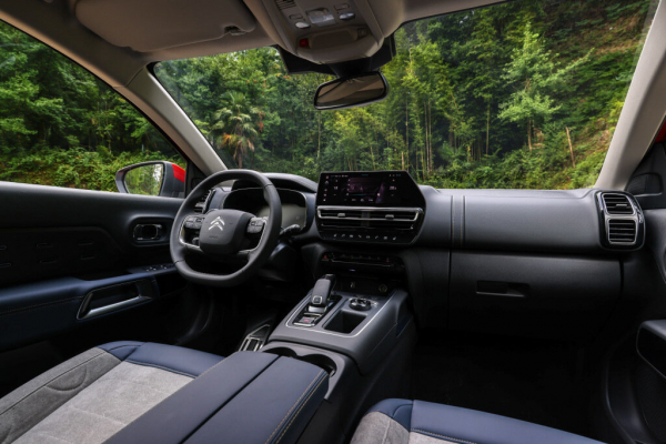 В РФ подешевел Citroen C5 Aircross с 2-летней гарантией и меню на русском 