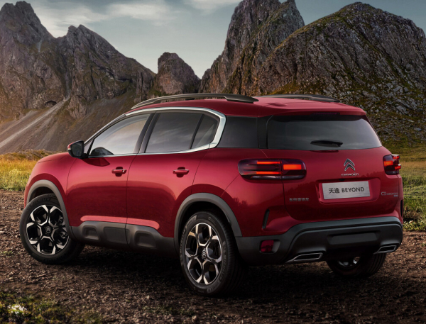 В РФ подешевел Citroen C5 Aircross с 2-летней гарантией и меню на русском 