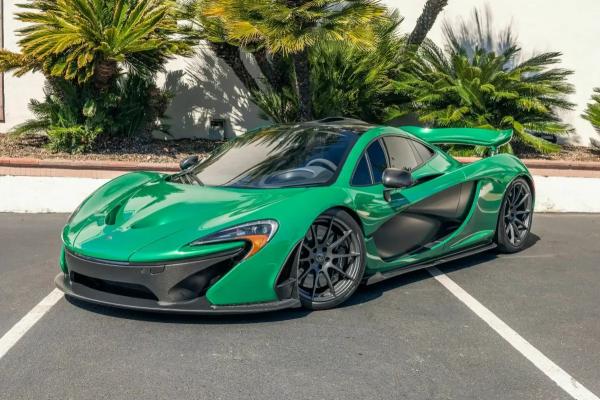 Замена аккумулятора на гибридном McLaren P1 стоит 14 млн. руб. 