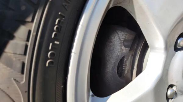 Автомеханик назвал четыре частых причины неравномерного износа тормозных колодок