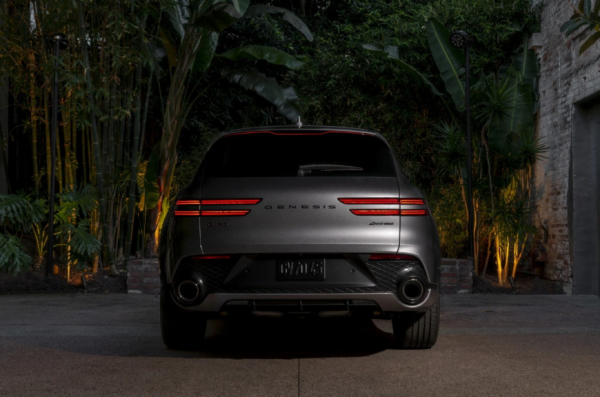 Эксперт назвал все преимущества и недостатки кроссовера Genesis GV70 2024 года