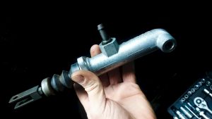 Главный рабочий цилиндр сцепления: принцип работы, неполадки, ремонт Главный рабочий цилиндр сцепления: принцип работы, неполадки, ремонт