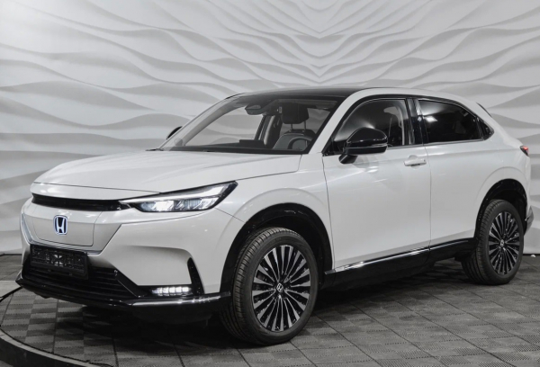 Hongqi E-QM5 возглавил ТОП-10 самых недорогих электромобилей в России в апреле 2024 года