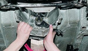 Как снять коробку на автомобиле: снятие МКПП и АКПП