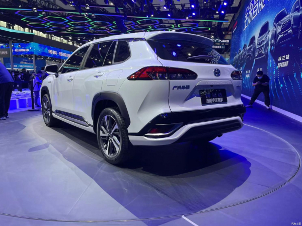 Новый кроссовер Toyota Frontlander в России стал дешевле сразу на 1 млн рублей  Новый кроссовер Toyota Frontlander в России стал дешевле сразу на 1 млн рублей