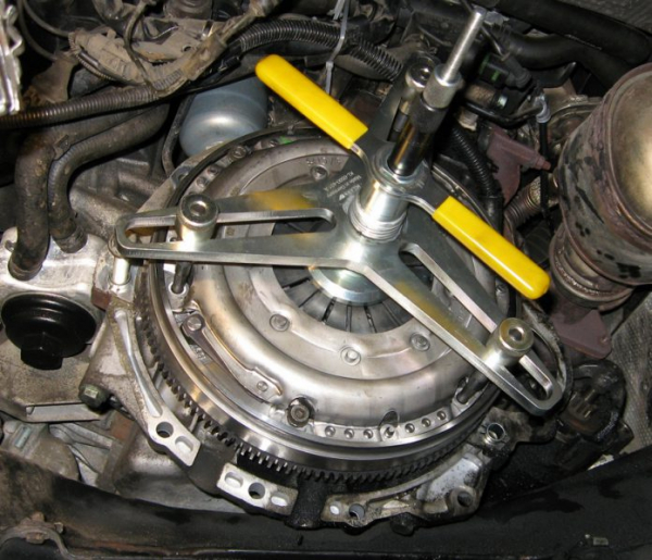 Робот и замена сцепления: коробка DSG