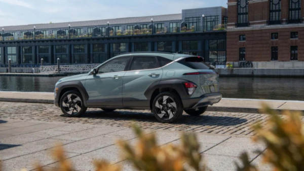 Стали известны цены нового гибридного кроссовера Hyundai Kona 2024 года