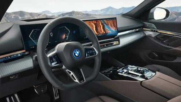 Полный привод и два года гарантии: в Россию завозят новые BMW 5 Series в кузове G60