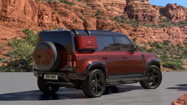 Обновлённый Land Rover Defender получил модификацию с дизельным мотором и спецверсию