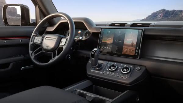 Обновлённый Land Rover Defender получил модификацию с дизельным мотором и спецверсию