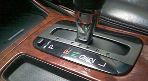 Автомат коробка: можно ли на нейтралку переходить на светофоре