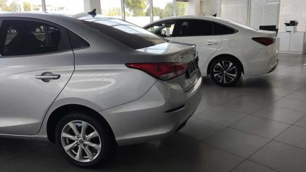 Автомобилей 2023 года выпуска по-прежнему много &ndash; скидки достигают до 1 млн рублей