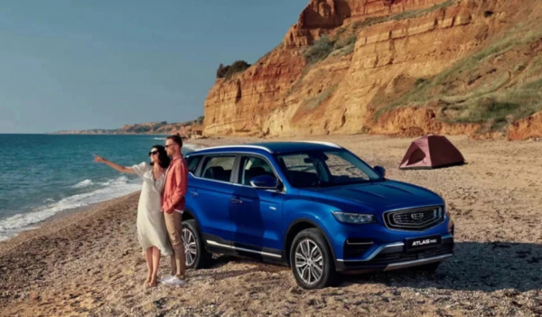 Эксперт нашел отличную альтернативу &laquo;европейцам&raquo;, сравнив Geely Atlas Pro и Peugeot 4008