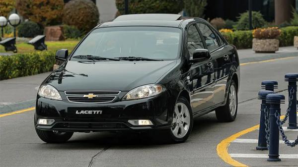 За полчаса: в Узбекистане раскупили последнюю партию машин Chevrolet Lacetti