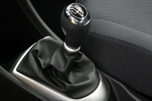 Как на механике сдавать назад и ездить на МКПП