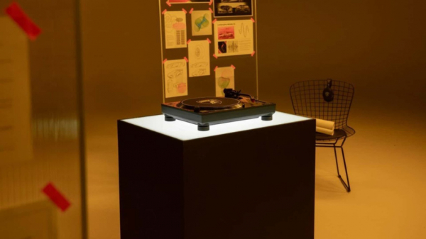 Компания Lamborghini теперь будет продавать виниловые пластинки