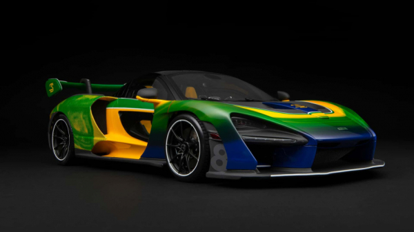 Миниатюрная копия McLaren Senna с лицом Сенны на кузове стоит 1 918 290 руб.