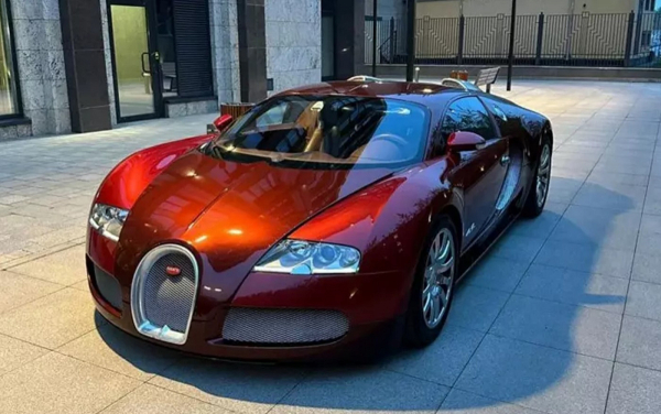 В Москве на продажу выставлен гиперкар Bugatti Veyron в безупречном состоянии В Москве на продажу выставлен гиперкар Bugatti Veyron в безупречном состоянии