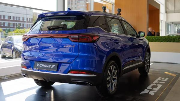 12 кроссоверов в час - столько XCite X-Cross 7 выпускает сегодня бывший завод Nissan