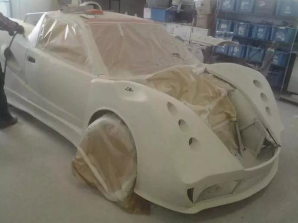 Эта реплика суперкара Ferrari выглядит странновато 