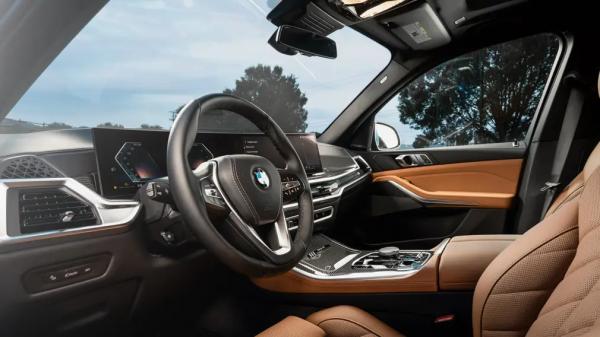 BMW выпустила спецверсию кросовера X5 в честь 25-летия модели