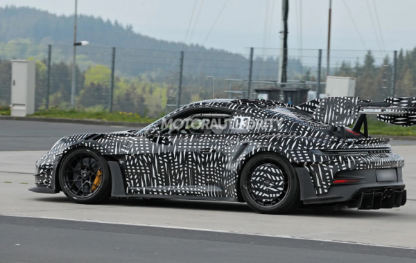 Фотошпионы засняли &laquo;летающий&raquo; прототип Porsche 911 GT3 RS от Manthey Racing