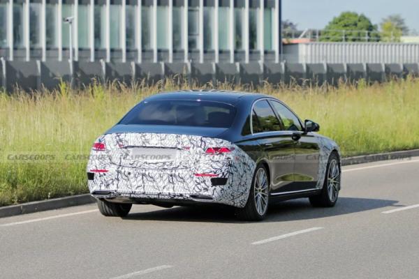 Mercedes S-Class 2026 года замечен с "звездными" фарами