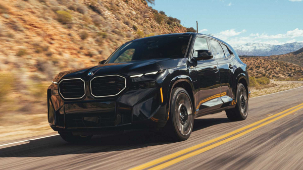 На аренду крутого кроссовера BMW XM можно получить огромную скидку 