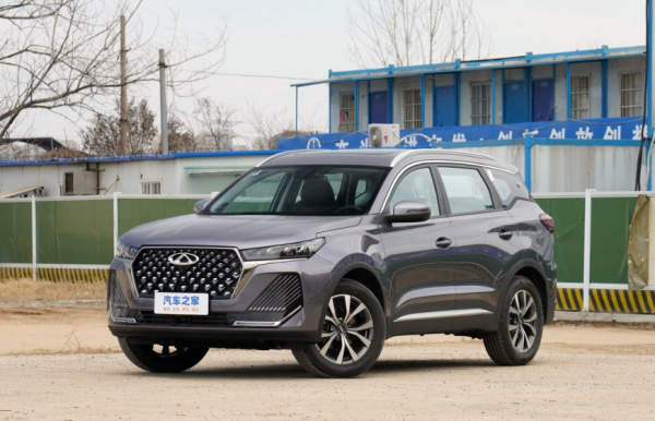 Новый Chery Tiggo 7 2024 года стоит 840 тысяч рублей в Китае