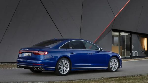 В России начались продажи обновлённых спортивных седанов AUDI