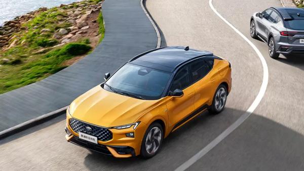 Дилер привёз в Россию новый кроссовер Ford Mondeo Sport Дилер привёз в Россию новый кроссовер Ford Mondeo Sport