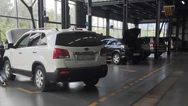 К &laquo;официалам&raquo; или в &laquo;гаражи&raquo; - на что обращать внимание, чтобы выбрать достойный автосервис