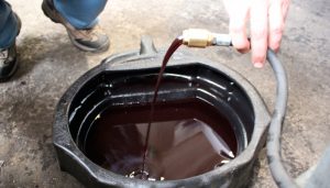 Через сколько надо менять масло в коробке: МКПП и АКПП Через сколько надо менять масло в коробке: МКПП и АКПП