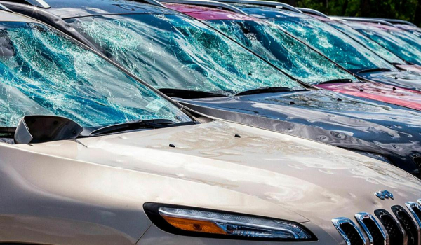 Эксперт назвал стоимость выправления кузова автомобиля после града