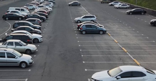 Эксперты назвали причины падения продаж автомобилей в России три месяца подряд