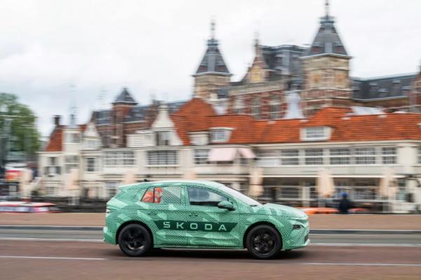 Компания Skoda анонсировала электрический кроссовер Skoda Elroq 2025 года 