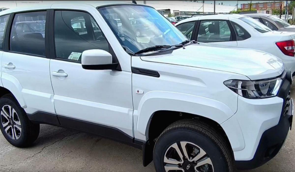 На фото в Сети раскрыли, как выглядит новая версия Lada Niva Travel