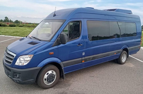 В Белоруссии начались продажи китайских копий Mercedes Sprinter В Белоруссии начались продажи китайских копий Mercedes Sprinter