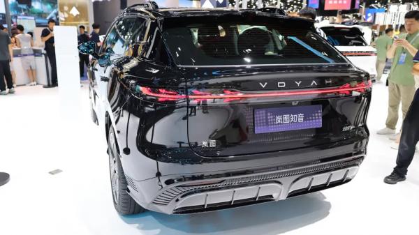 В Китае представили новый кроссовер Voyah Zhiyin &ndash; его могут привезти в Россию
