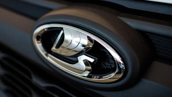 Компания АвтоВАЗ начала сборку новой дешевой Lada в практичном кузове Компания АвтоВАЗ начала сборку новой дешевой Lada в практичном кузове
