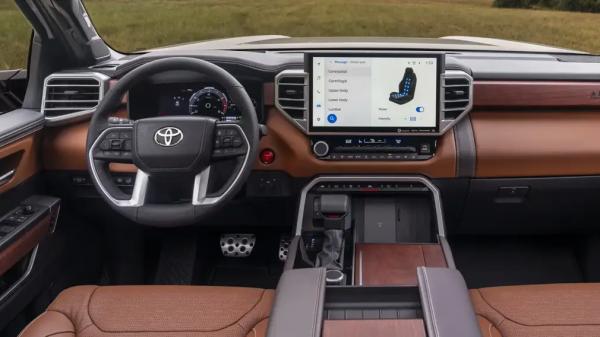 В Россию привезли самый выносливый внедорожник в мире