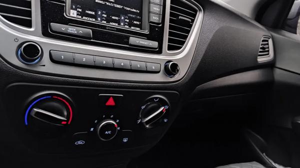 Что полезно хранить в бардачке автомобиля &ndash; некоторые вещи могут спасти жизнь в случае ДТП