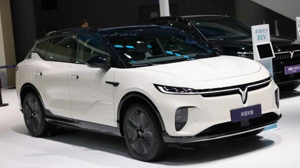 В Китае представили новый кроссовер Voyah Zhiyin &ndash; его могут привезти в Россию