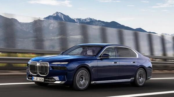 В Россию дилеры завезли новенькие BMW 7 Series