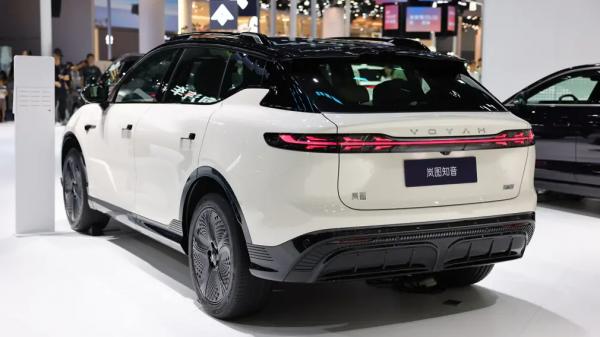 В Китае представили новый кроссовер Voyah Zhiyin &ndash; его могут привезти в Россию